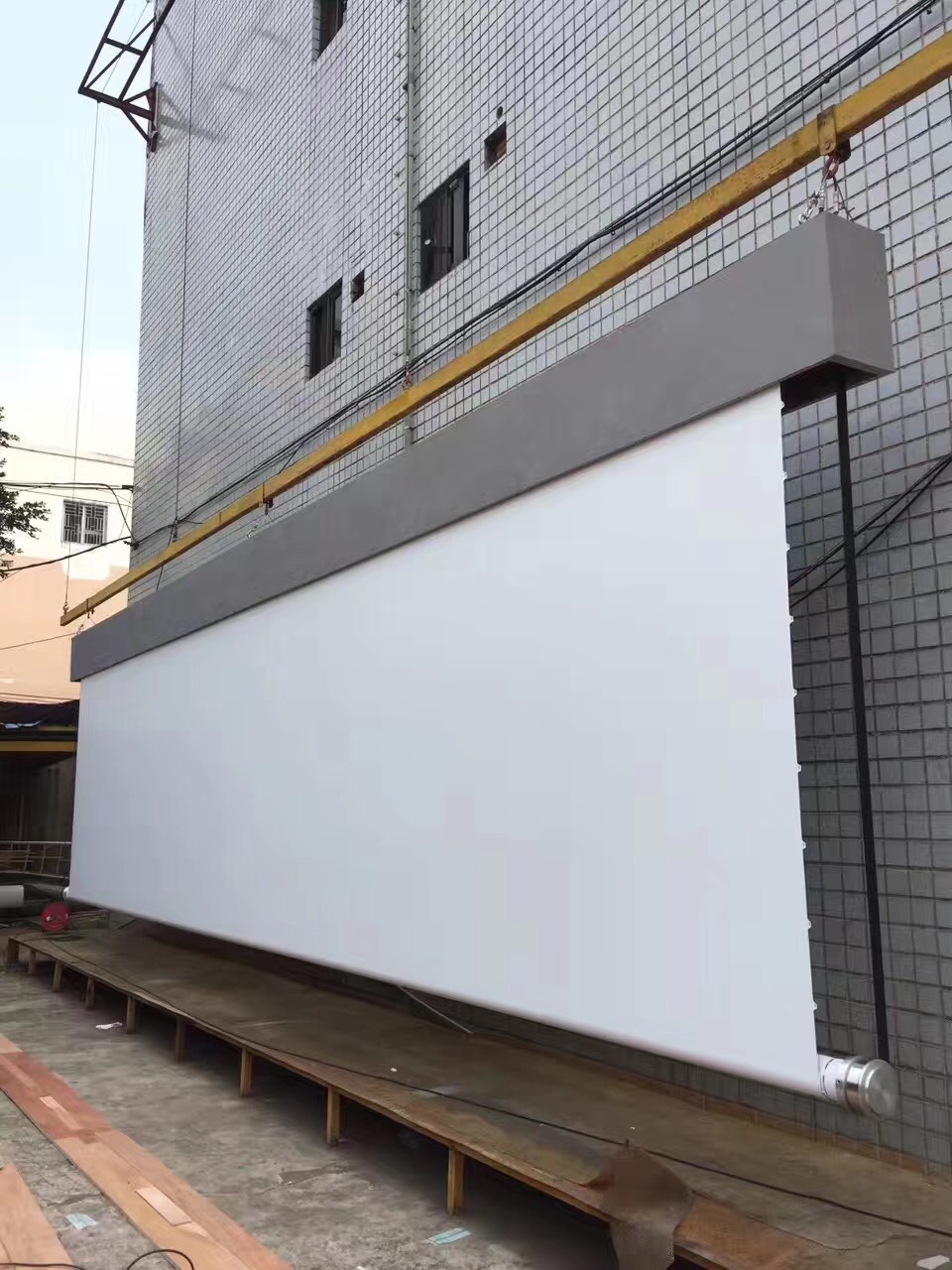  300‘’ large electric motorized roll up screen for large project (4:3)