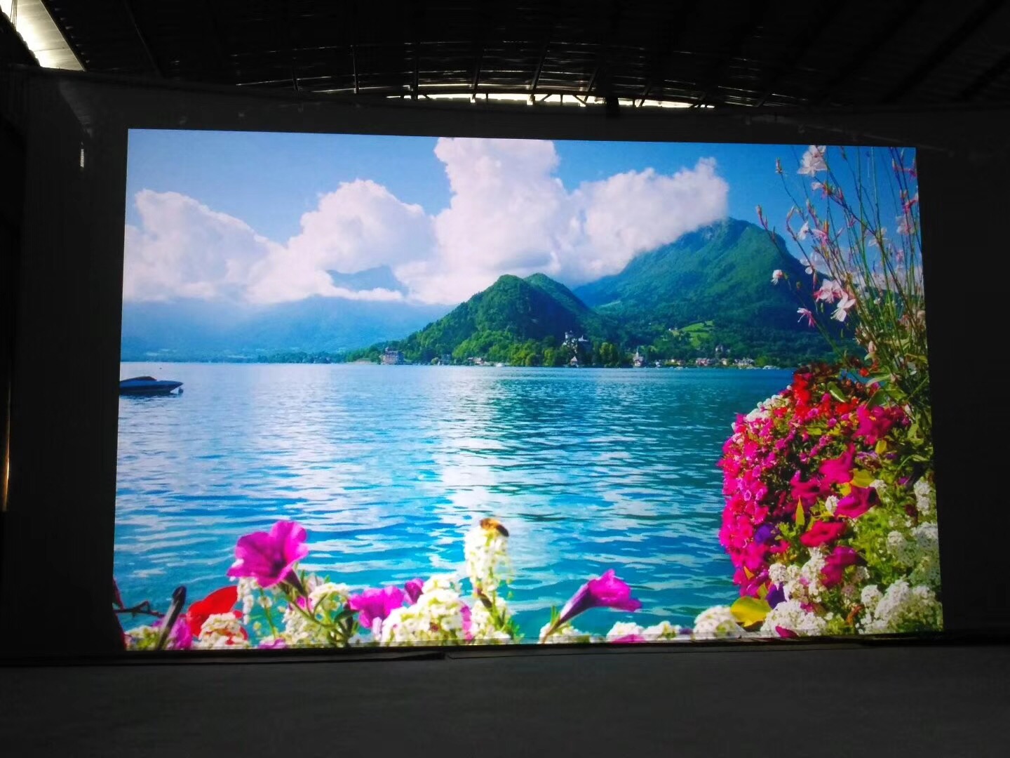 Best Motorized projection screen 2019 with competitive price