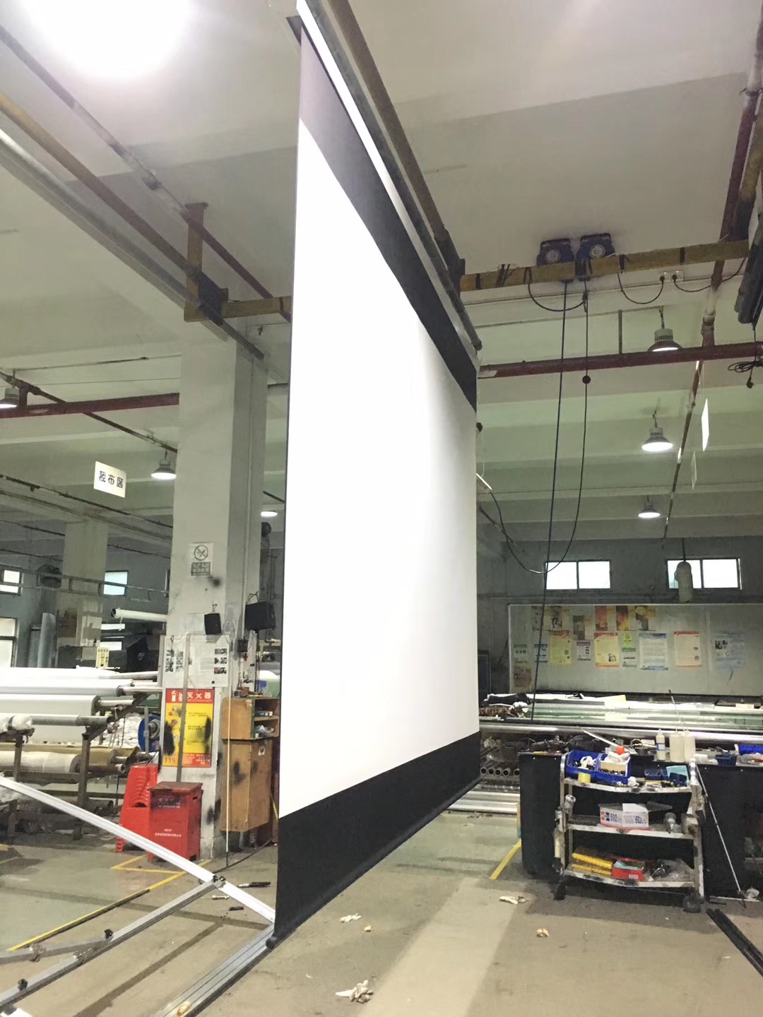 China Large High Speed Motorized Bottom Roller Screen wholeseller